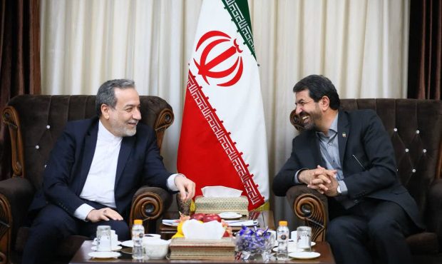 وزیر امور خارجه وارد همدان شد وزیر امور خارجه وارد همدان شد