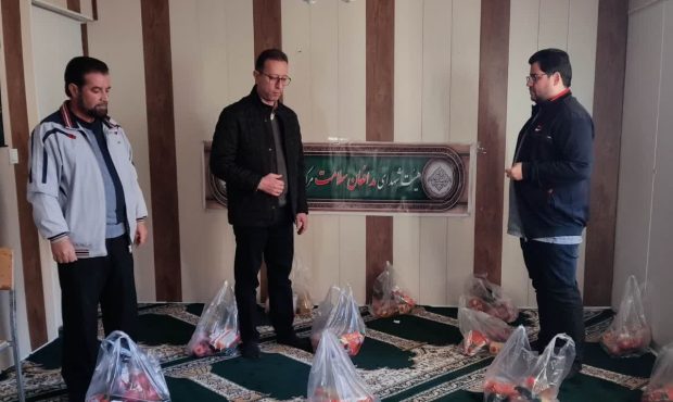 پویش«یلدای مهربانی» در تویسرکان برگزار شد؛ اهدای بسته‌های معیشتی به نیازمندان