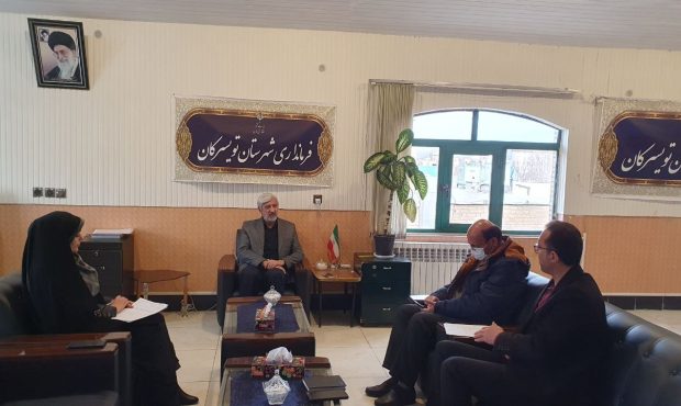 نشست بررسی طرح پزشک خانواده و نظام ارجاع در تویسرکان برگزار شد نشست بررسی طرح پزشک خانواده و نظام ارجاع در تویسرکان برگزار شد