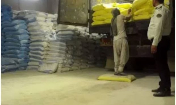 کشف بیش از ۳ تن آرد یارانه‌ای خارج از شبکه در تویسرکان