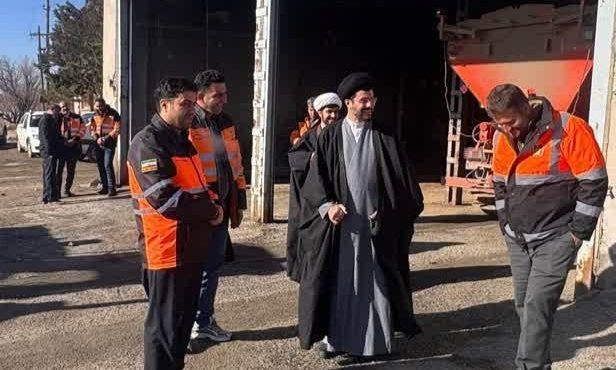 تقدیر امام جمعه تویسرکان از خدمات شبانهروزی راهداران در آستانه روز حمل و نقل تقدیر امام جمعه تویسرکان از خدمات شبانهروزی راهداران در آستانه روز حمل و نقل