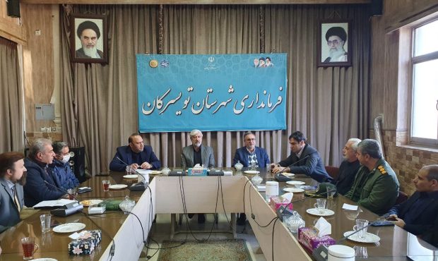 بررسی چالش‌های گرمایش و کف‌سازی بازار سنتی تویسرکان در نشست کارشناسی با حضور فرماندار و مسئولان استانی
