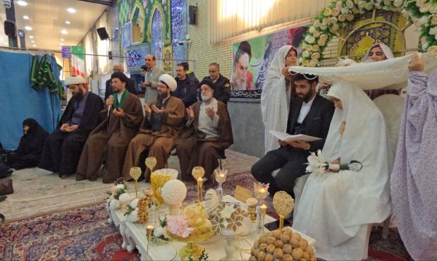 💍 نمازجمعه تویسرکان صحنه ترویج ازدواج آسان شد / پیوند عاشقانه با مهریه یک شاخه گل 💍 نمازجمعه تویسرکان صحنه ترویج ازدواج آسان شد / پیوند عاشقانه با مهریه یک شاخه گل
