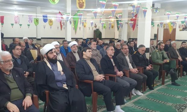 دیدار فرماندار و مسئولان تویسرکان با امام جمعه شهرستان در آغاز دهه مبارک فجر دیدار فرماندار و مسئولان تویسرکان با امام جمعه شهرستان در آغاز دهه مبارک فجر