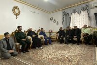 تکریم ایثارگران در تویسرکان؛ فرماندار مهمان خانه پدر شهید خلبان «یونس حاج‌عزیزی» شد