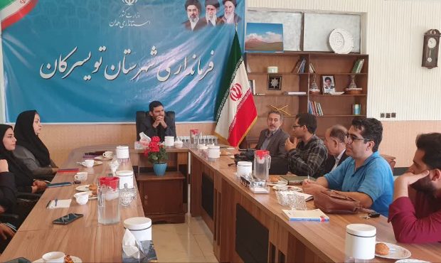 فرماندار تویسرکان در نشست با خبرنگاران: توسعه شهرستان نیازمند حرکت متوازن و پیگیری جدی نظام مسائل است