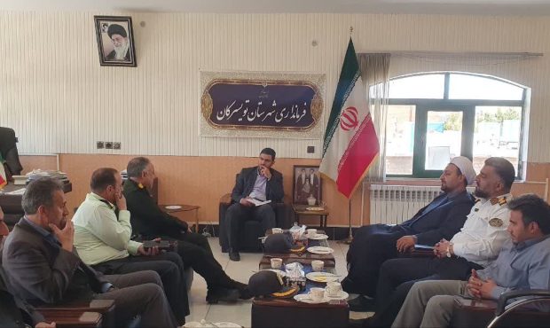 دیدار فرمانده انتظامی تویسرکان با فرماندار به مناسبت هفته دولت دیدار فرمانده انتظامی تویسرکان با فرماندار به مناسبت هفته دولت
